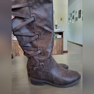 Brand new brown boots